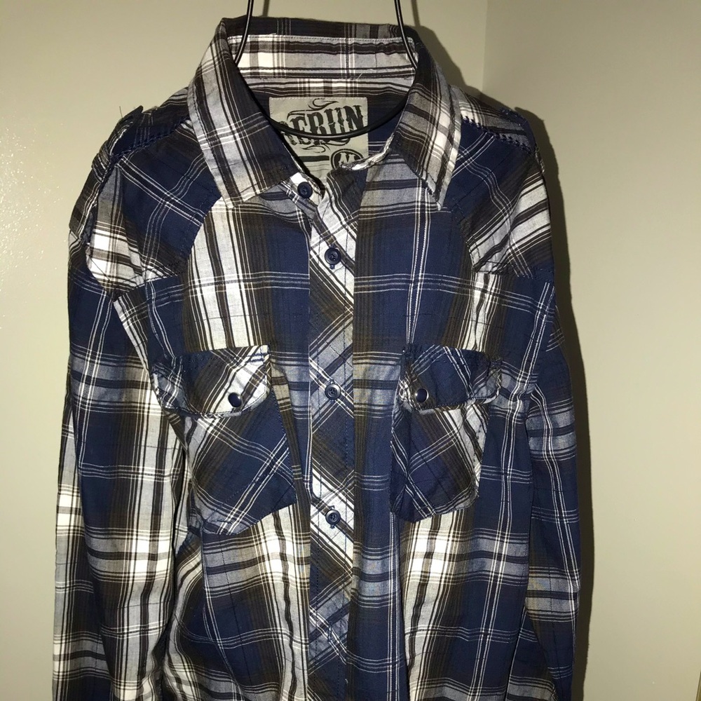 Men shirt that buttons down with two pockets.